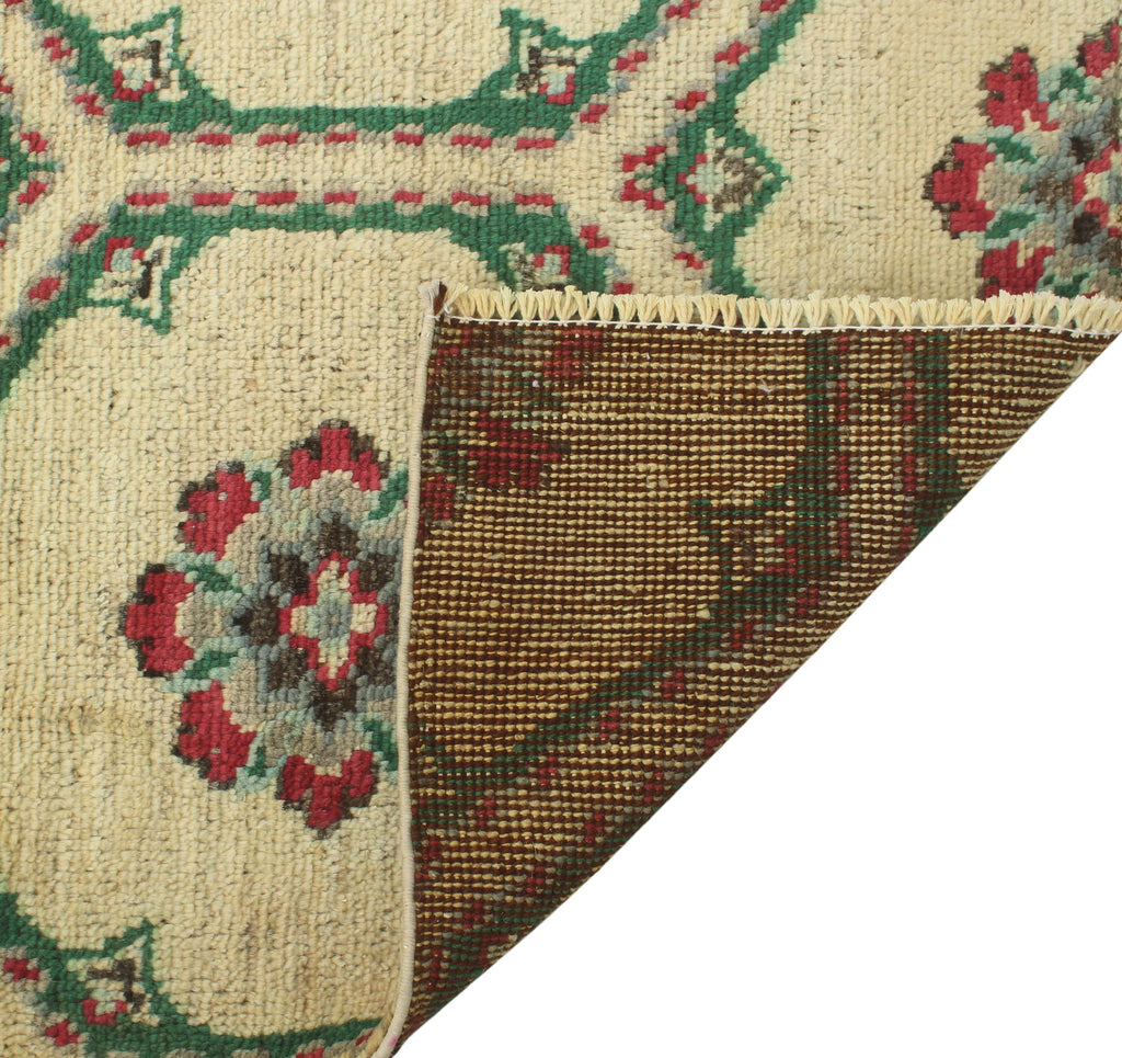 Aria Magdalen Ivory/Green Rug, 3'0" x 5'1"