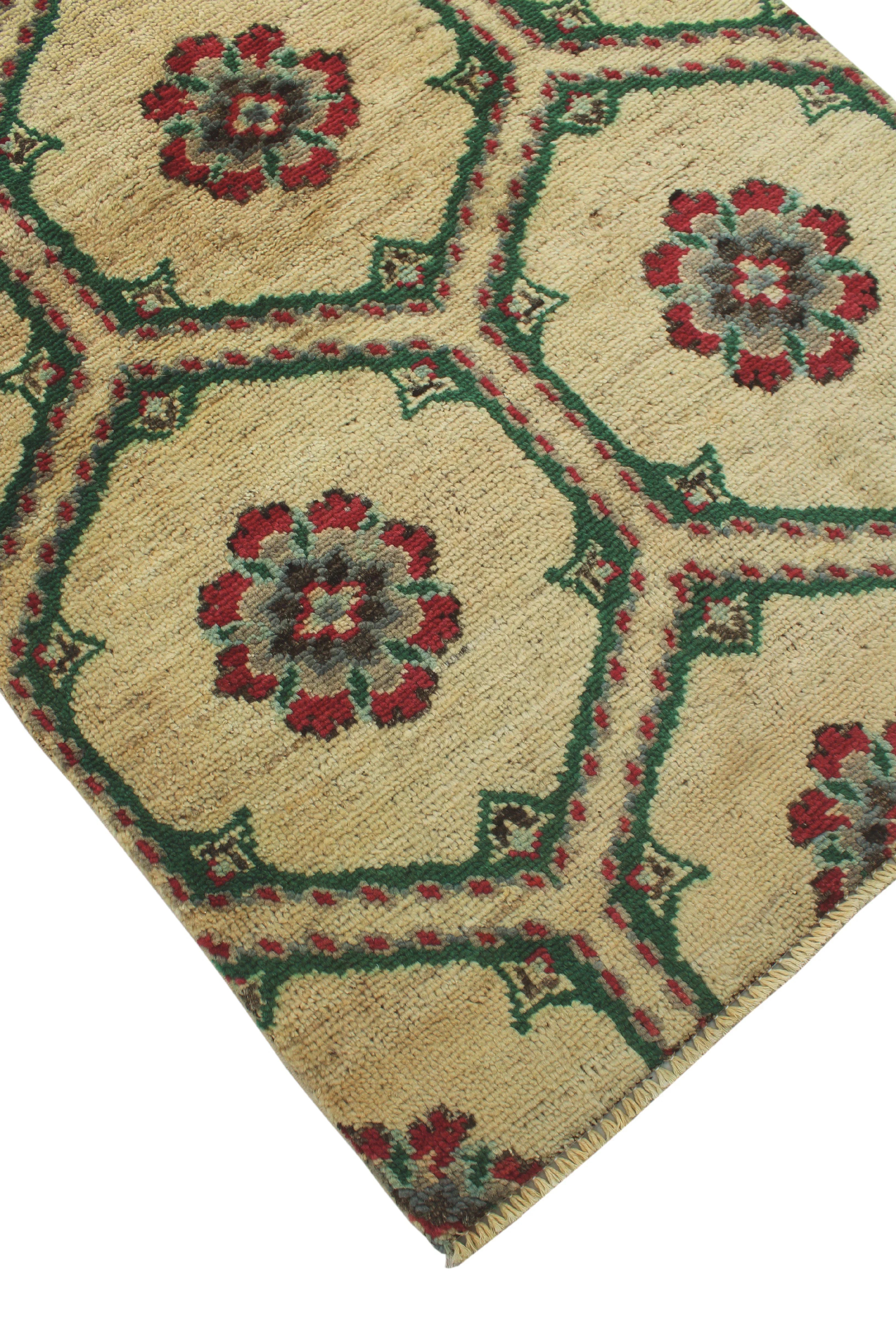 Aria Magdalen Ivory/Green Rug, 3'0" x 5'1"