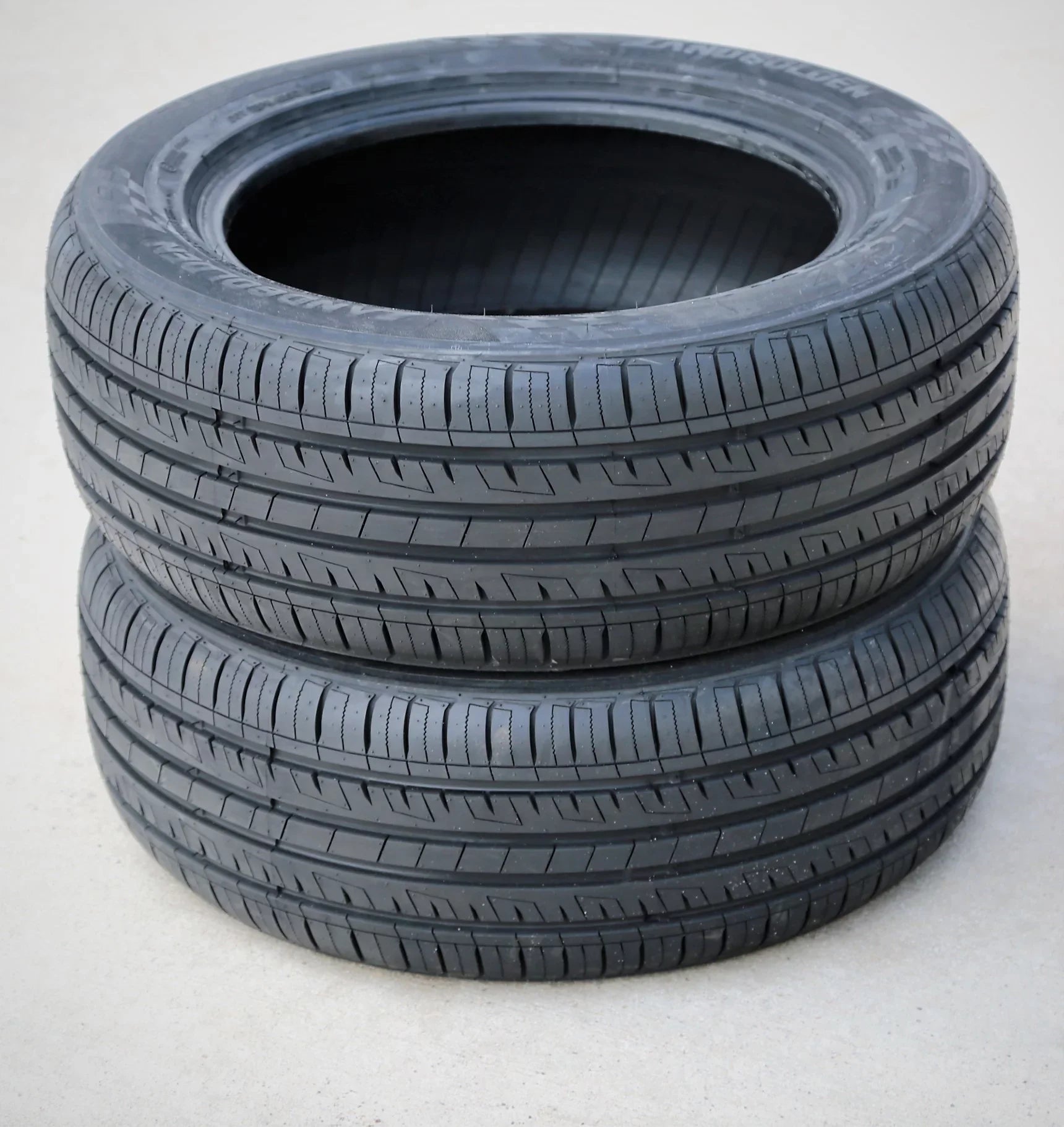 Landgolden LG17 195/55R15 85V Capability Tire Fits: 2007-08 Honda Fit Sport, 1999-2000 Honda Civic Si