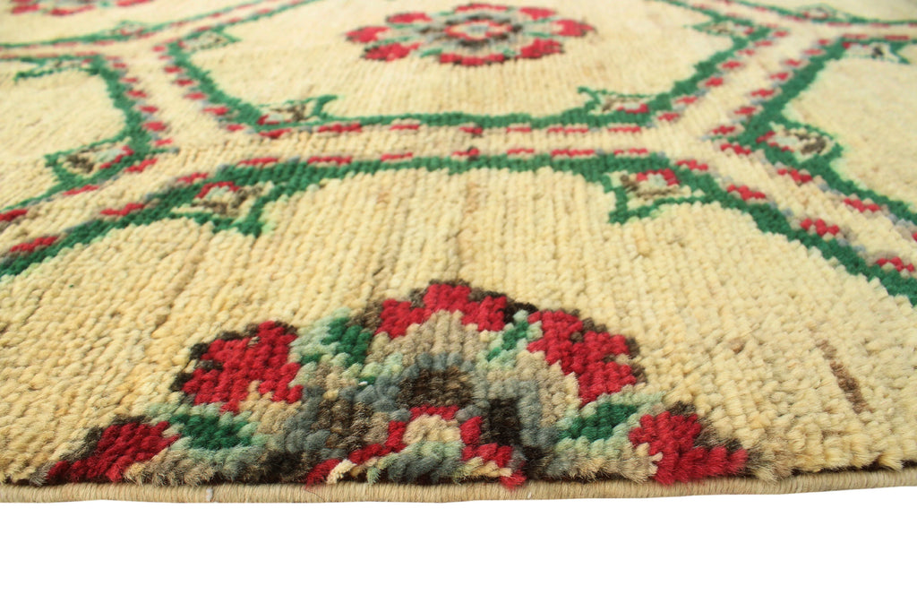 Aria Magdalen Ivory/Green Rug, 3'0" x 5'1"