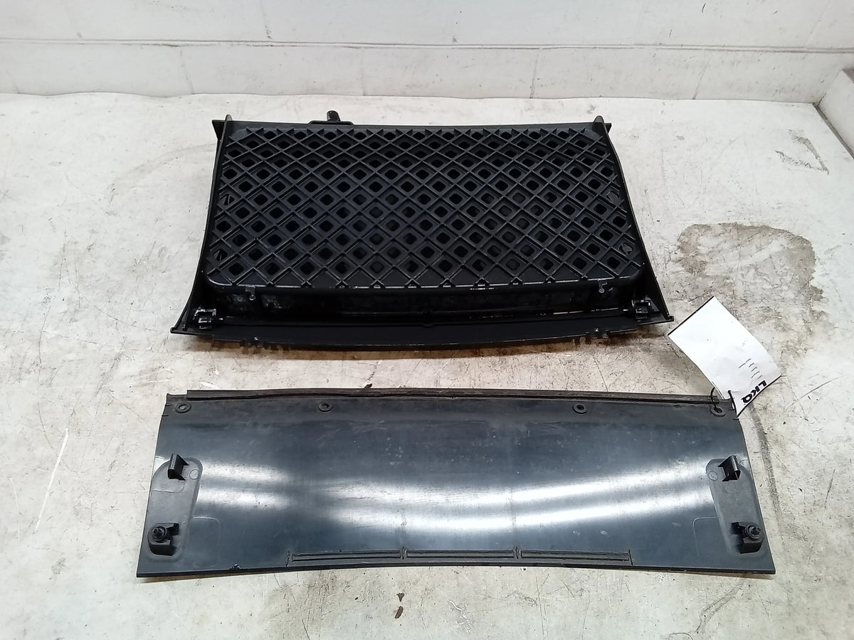 Pre-Owned 05 Nissan Xterra Roof Rack Storage Bin With Cover OEM (Good)