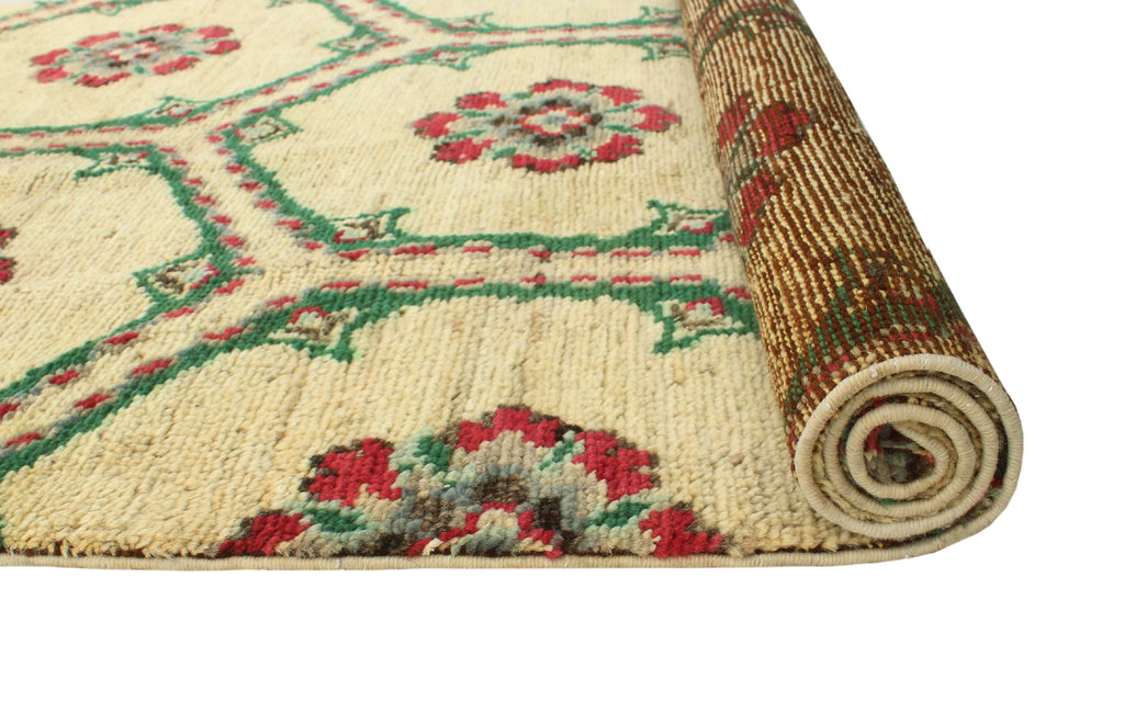 Aria Magdalen Ivory/Green Rug, 3'0" x 5'1"