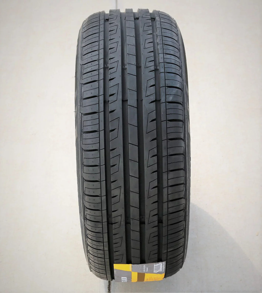 Landgolden LG17 195/55R15 85V Capability Tire Fits: 2007-08 Honda Fit Sport, 1999-2000 Honda Civic Si