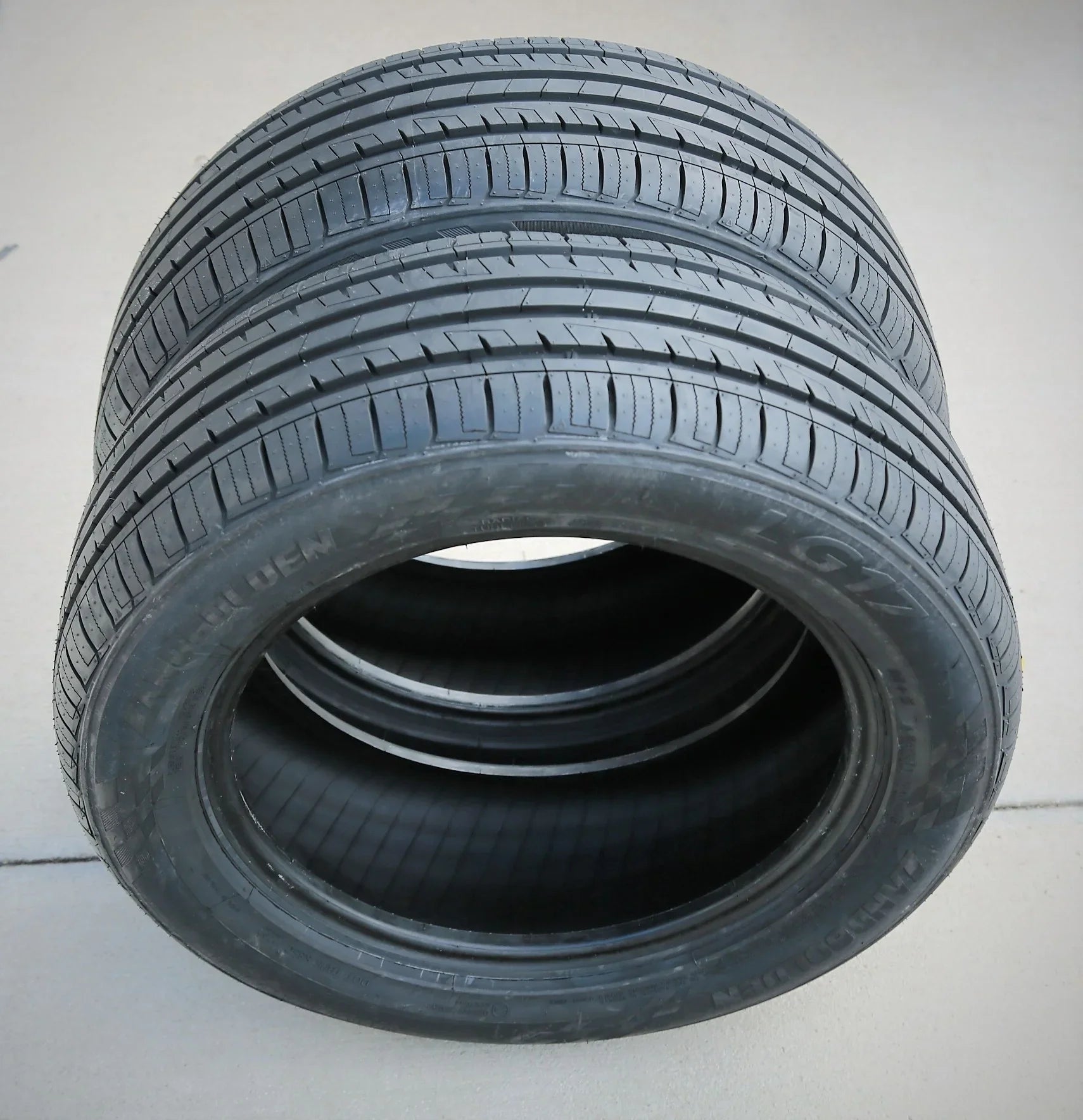 Landgolden LG17 195/55R15 85V Capability Tire Fits: 2007-08 Honda Fit Sport, 1999-2000 Honda Civic Si
